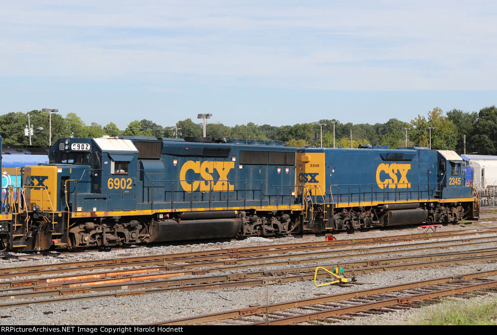 CSX 6902 & 2345 sit in the yard